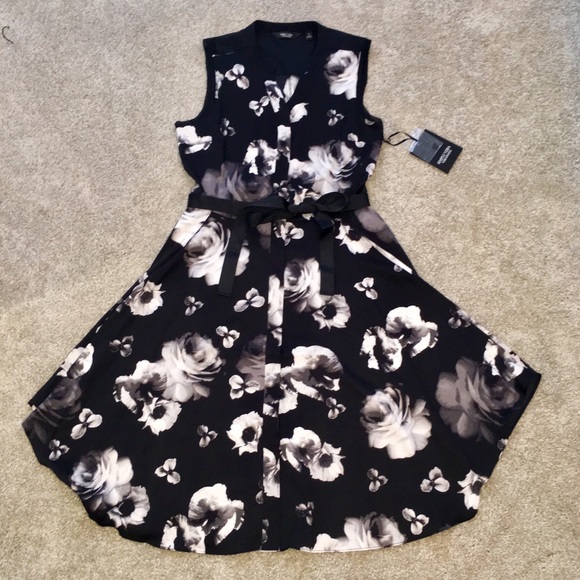Simply Vera Vera Wang Dresses & Skirts - NWT Simply Vera Vera Wang button-up Floral dress